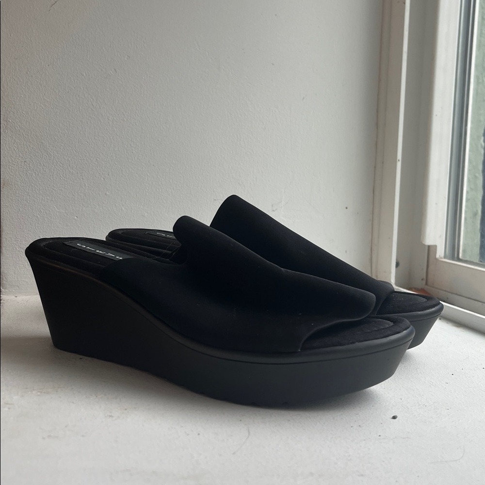 Steve Madden Black Wedge Sandals